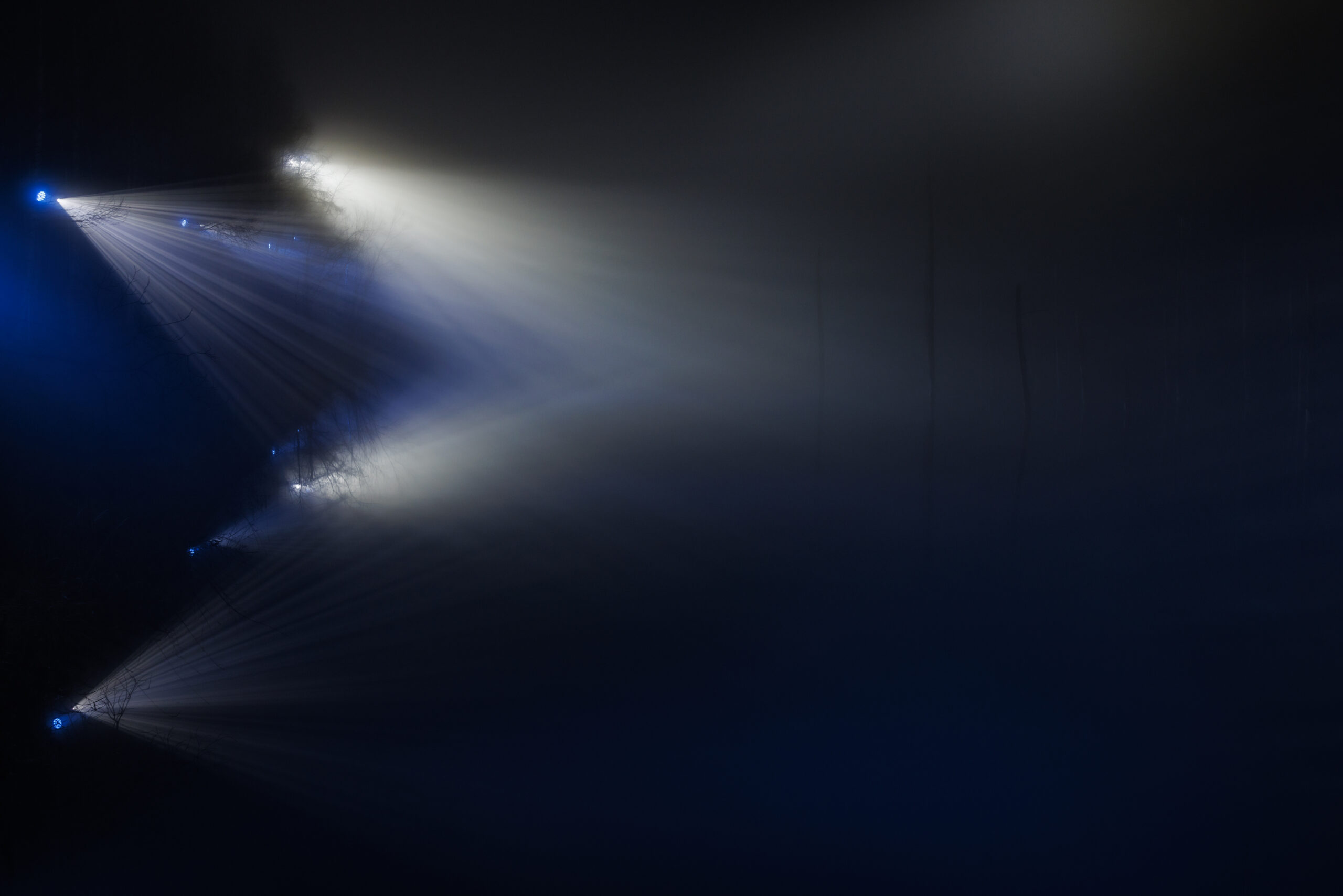 霧の青い池ライトアップ